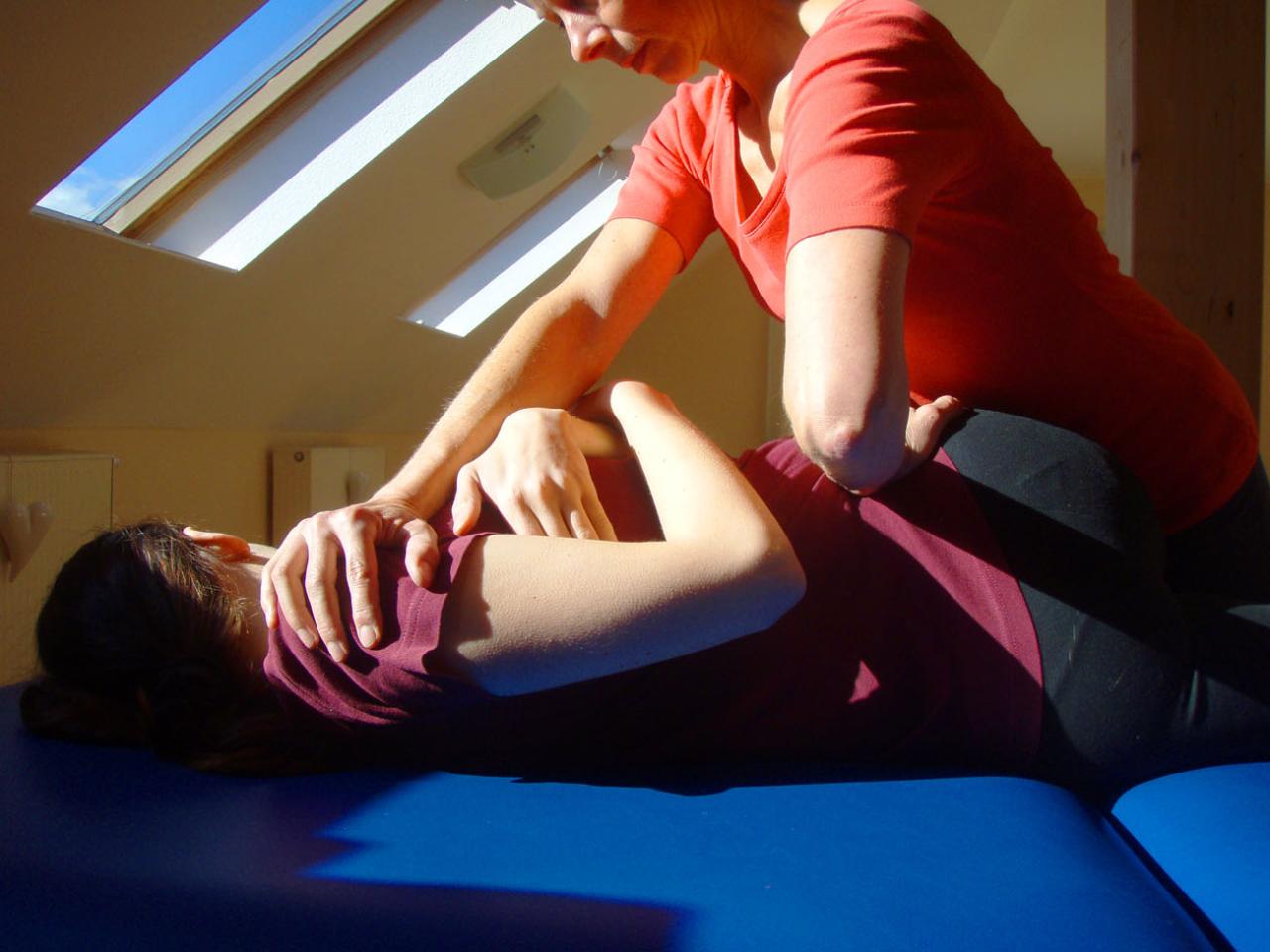Chiropraktische Behandlung zur Förderung der Beweglichkeit.